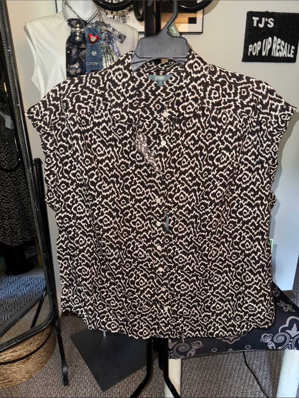 Terra & Sky Black and White Geometric Button-Front Shirt
